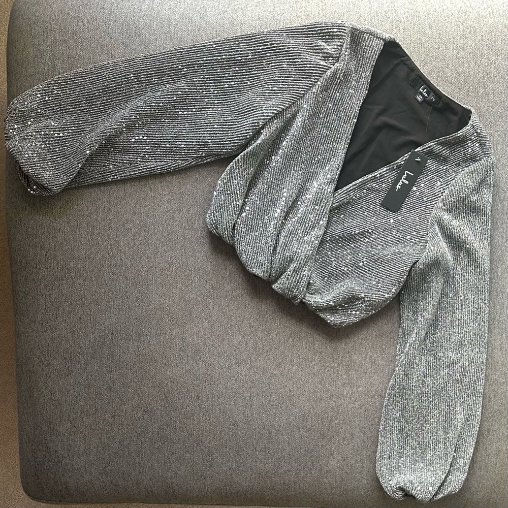 NWT Lulu’s Long Sleeve Sparkle V Neck Lined Crop Blouse XS